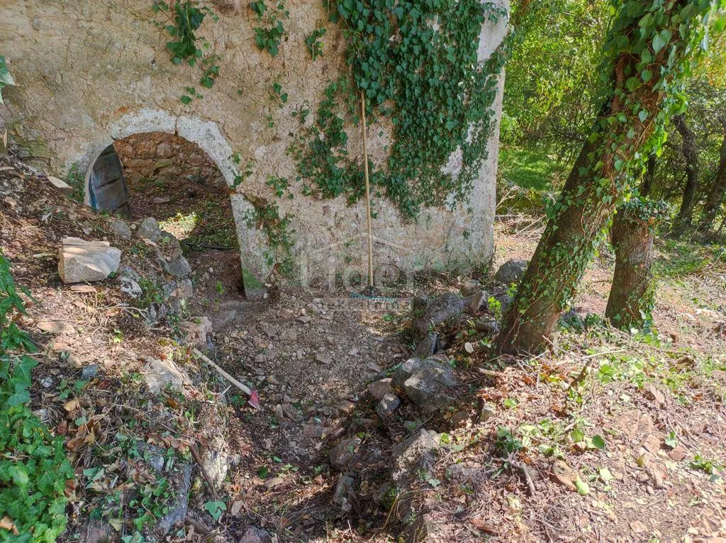 hreljin ruševina na zemljištu od 1665 m2 - slika 2