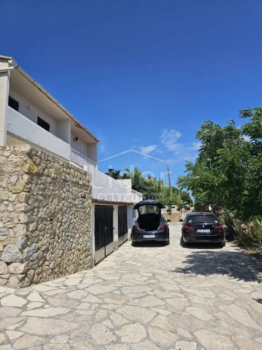 pag- kuća s okućnicom i pogledom na more - slika 5