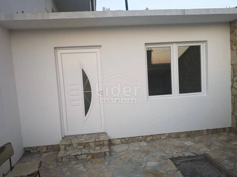 kuća sa 6 apartmana i pogledom na more - slika 29