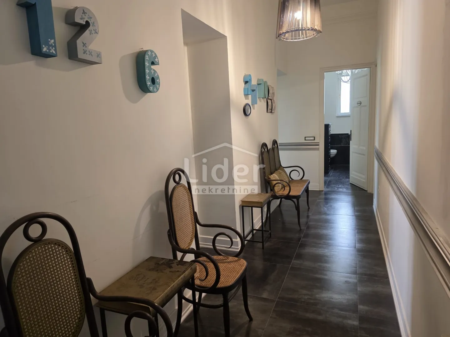 centar, 200m2, 4s+db, dizajnerski građanski stan - slika 21