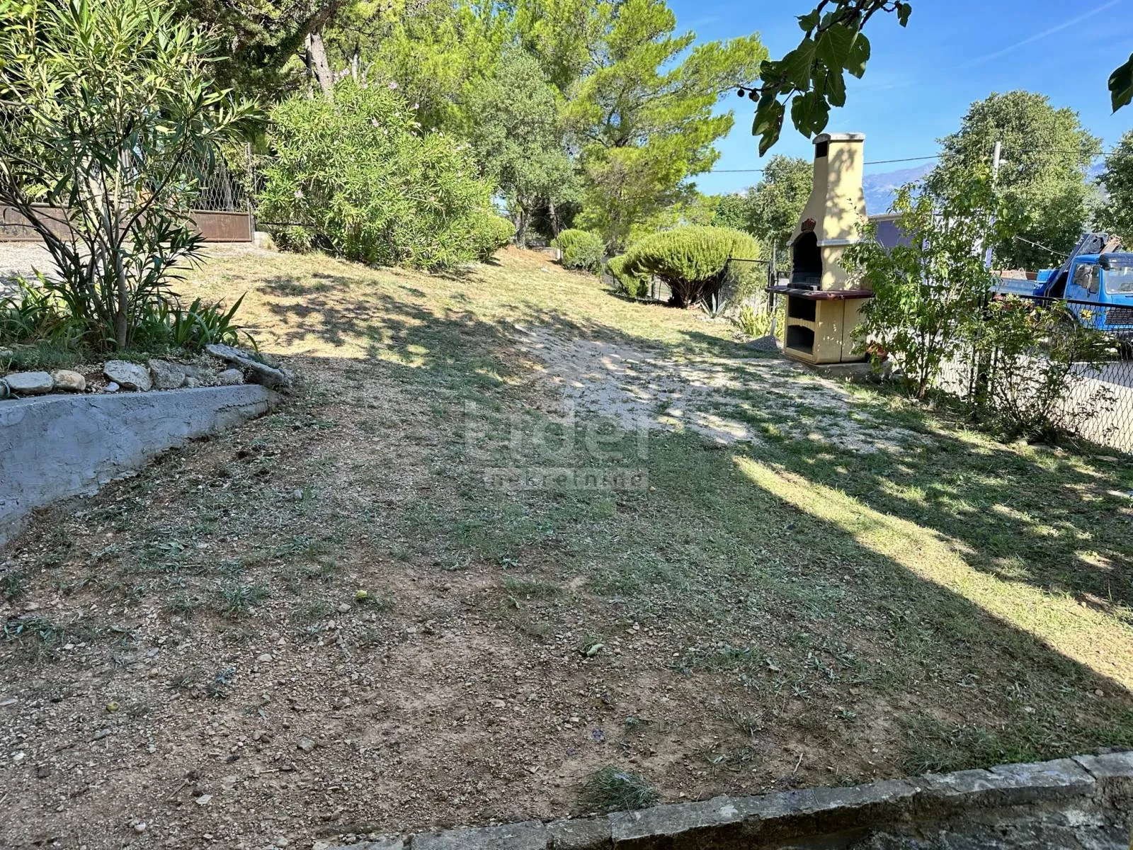 samostojeću kuću u prvom redu do mora prodajemo - slika 26