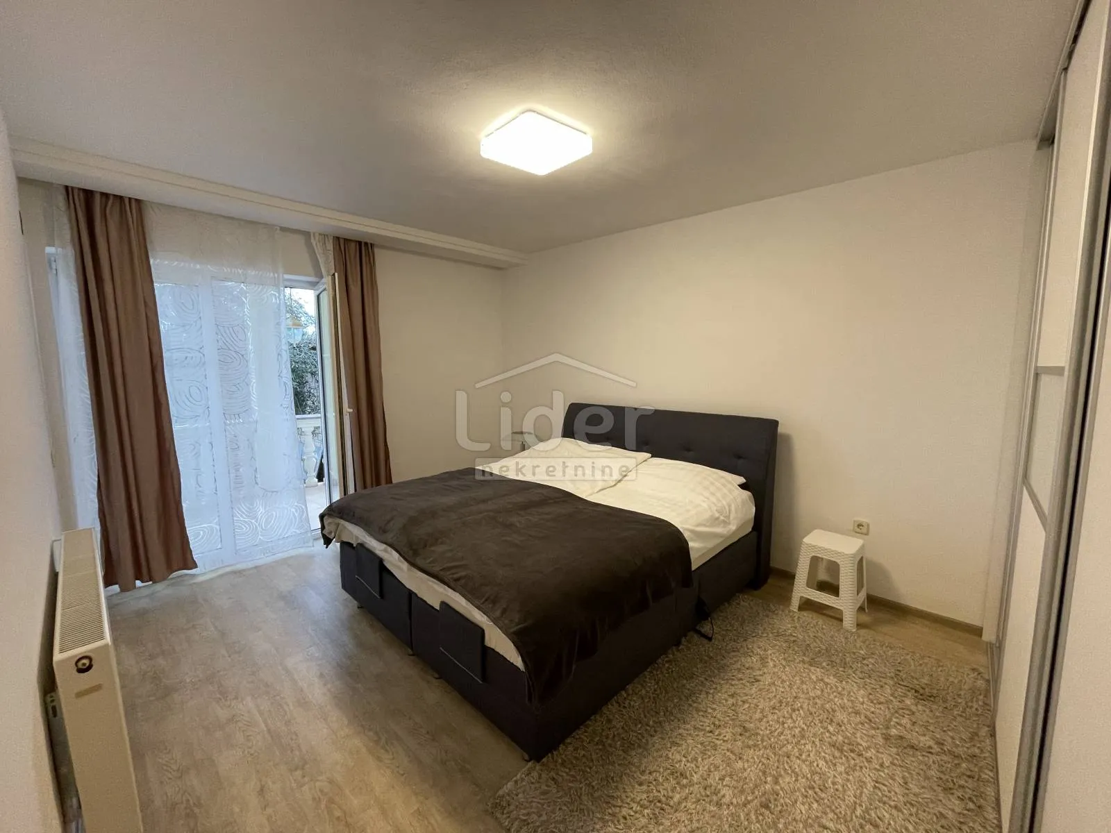 apartmanska kuća na traženoj lokaciji - slika 15