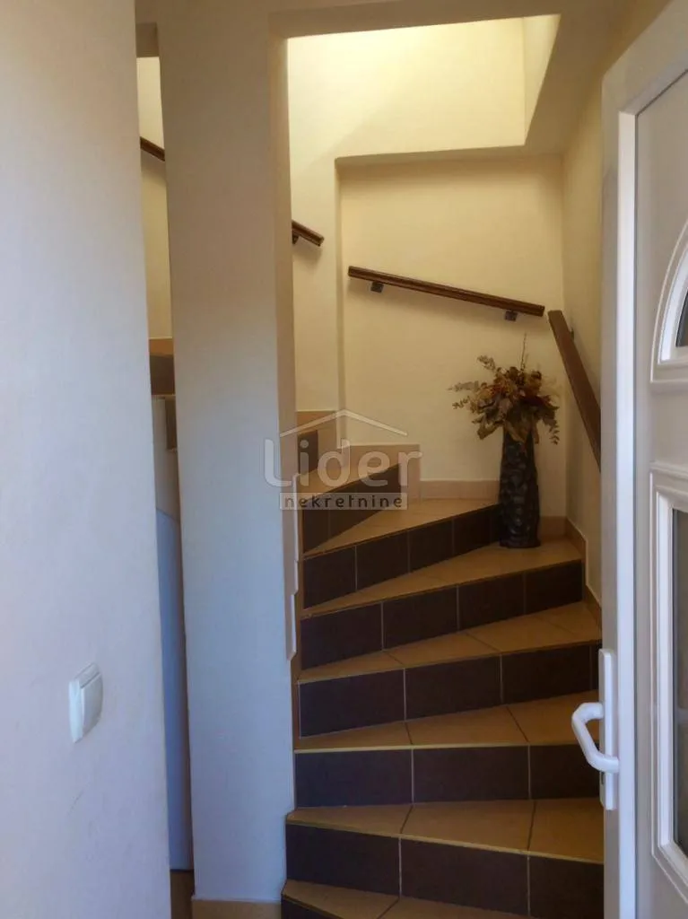 lopar, san marino, apartmanska kuća s restoranom - slika 18