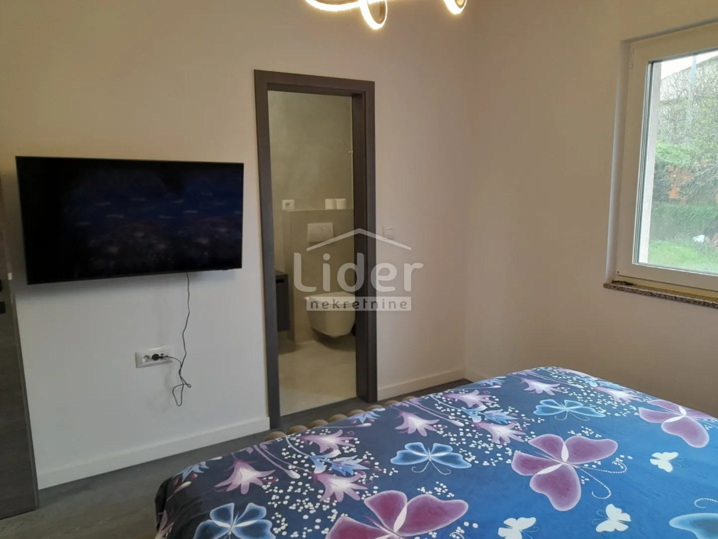 trosobni stan 97m2 s vrtom od 107m2 - slika 15