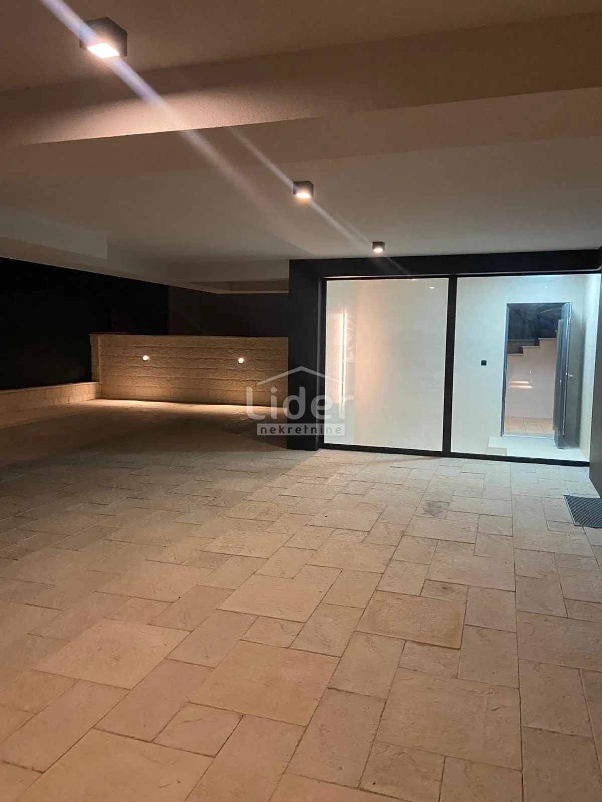 luksuzna villa sa 4 stana - krk - slika 9