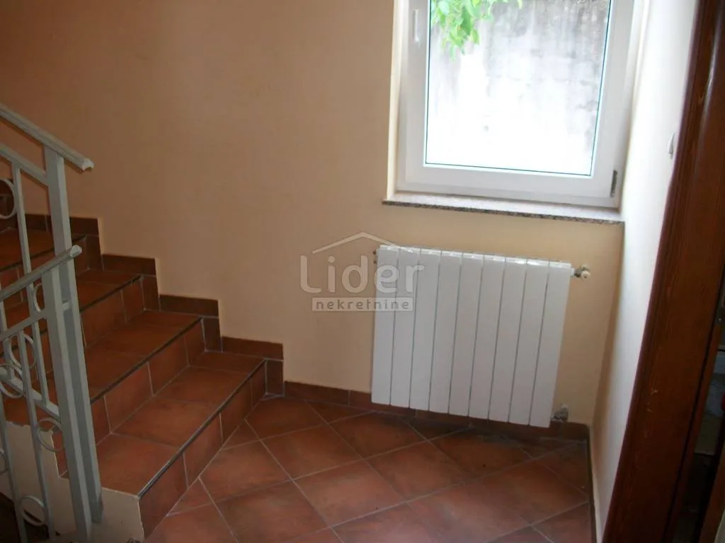 dvoetažni stan sa pogledom na more - slika 3