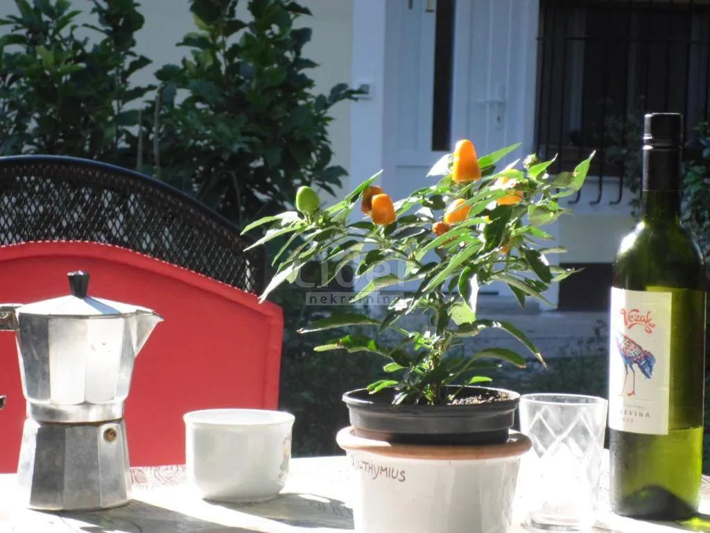 Opatija, stan od 96m2 sa vrtom pretvoren u 2 manja stana...