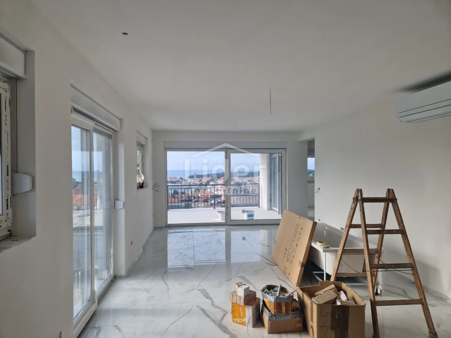 apartman u banjolu sa fantastičnim pogledom - slika 9