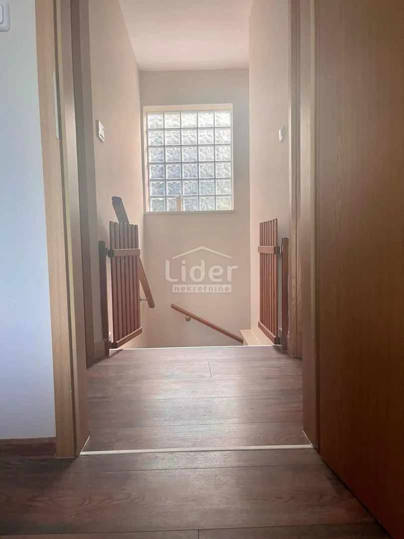 valun- cres adaptirani stan prvi red do mora - slika 12