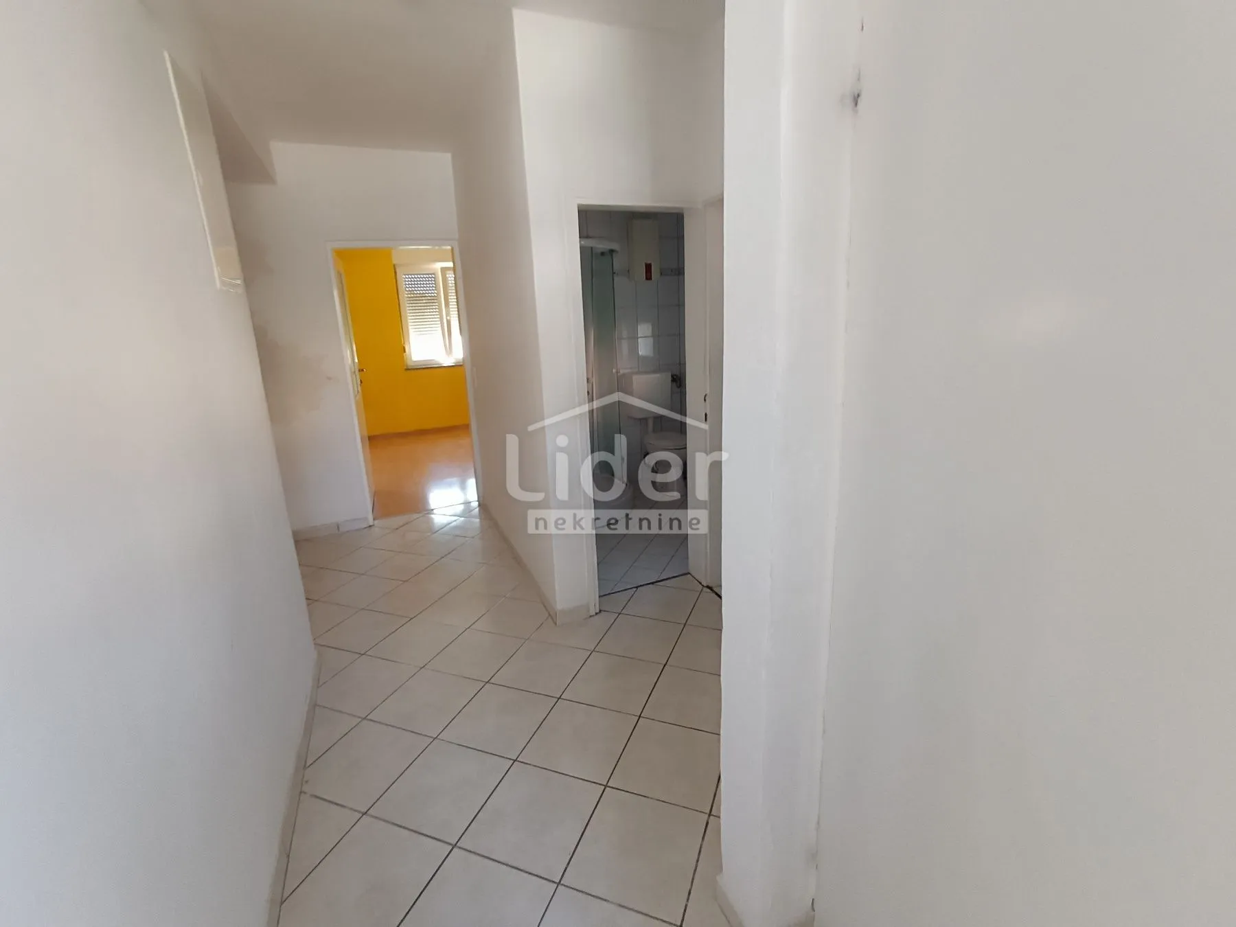 zamet kuća sa 4 stana, 1 zona, 385.000 € - slika 24
