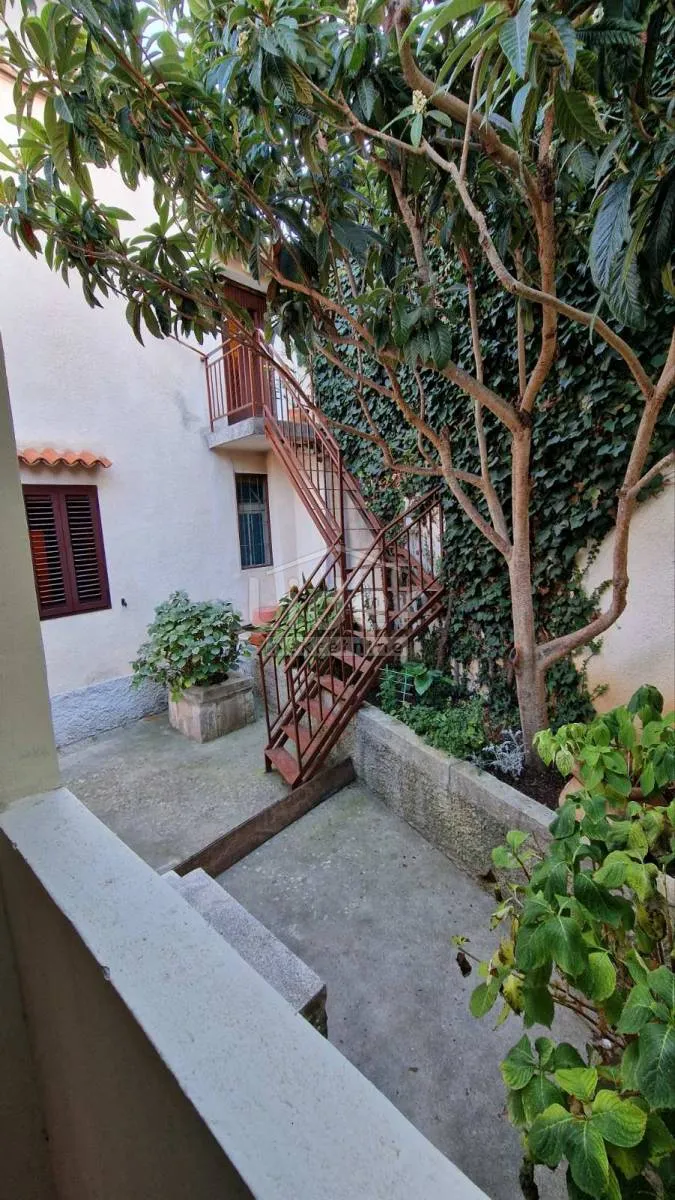 dvije samostojeće kuće u centru malog lošinja - slika 23