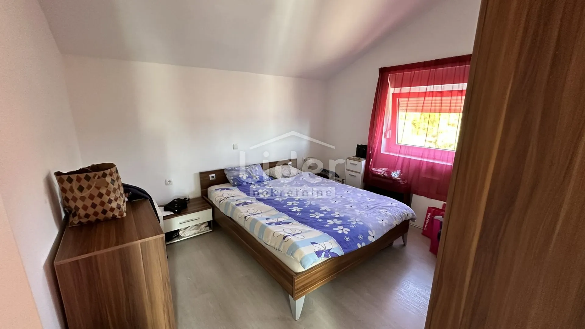 kruševo, prodajemo kuću sa 3 stana na karinskom moru - slika 9