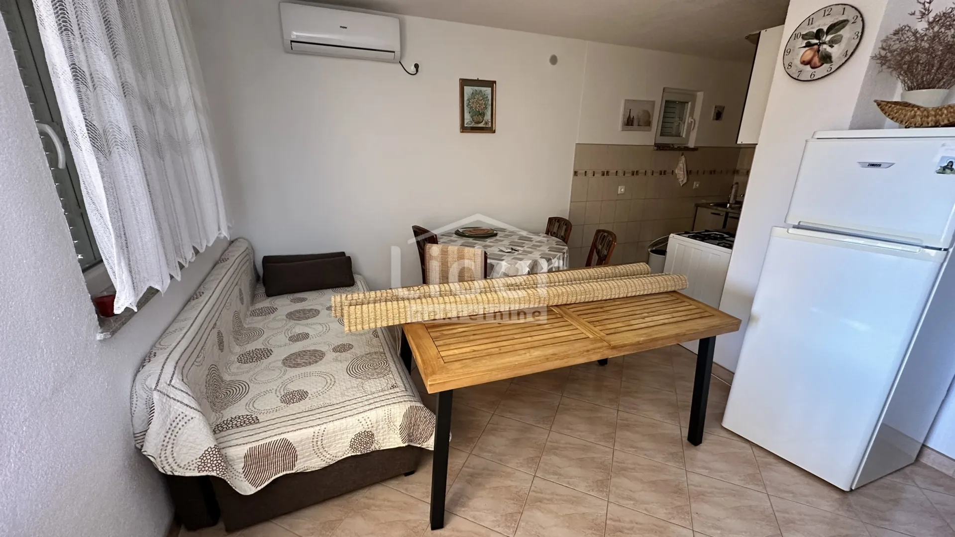 kuća sa 2 stana na samo 250m od mora - slika 13