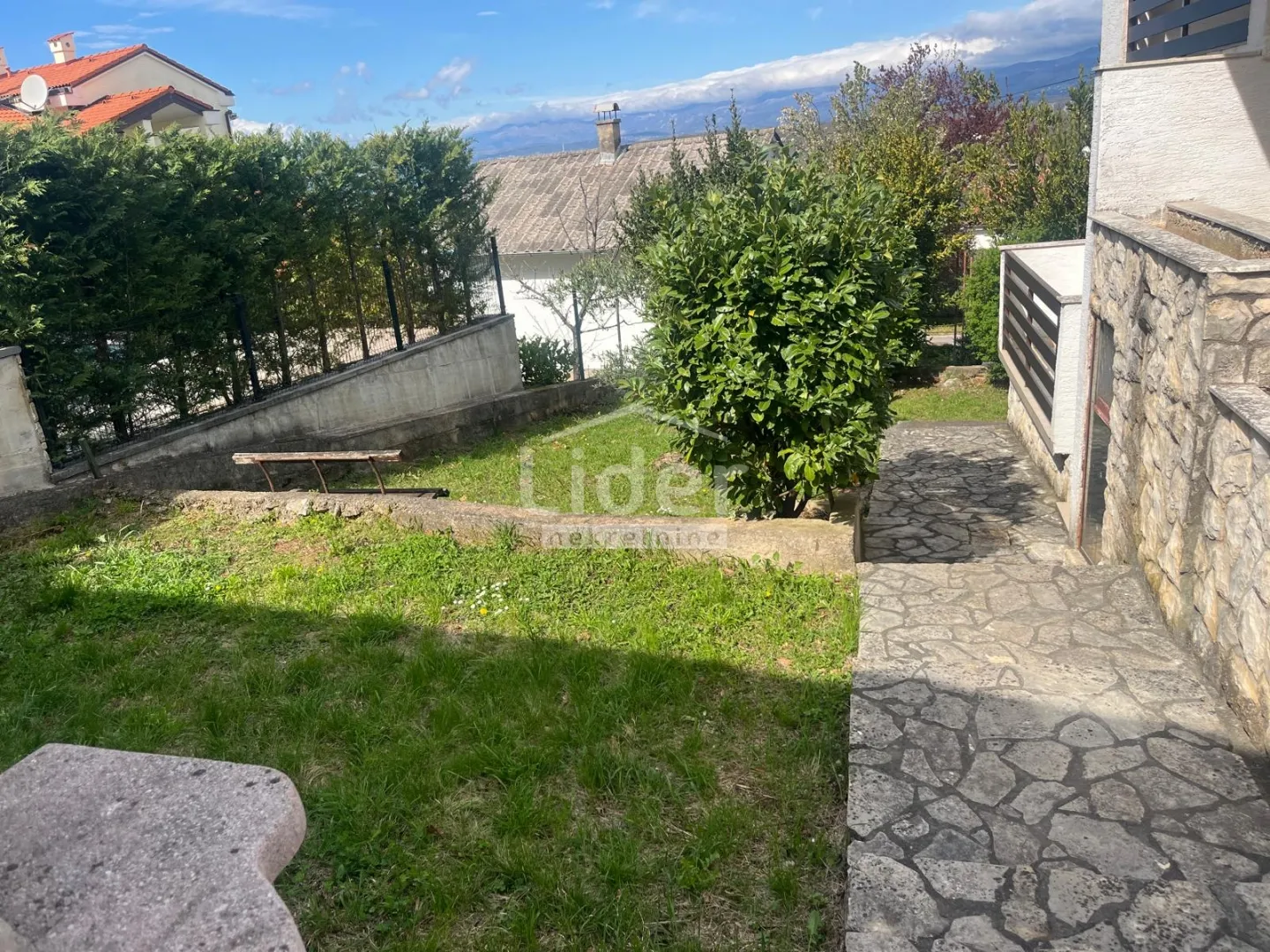 otok krk,njivice-samostojeća kuća 450m od mora - slika 4