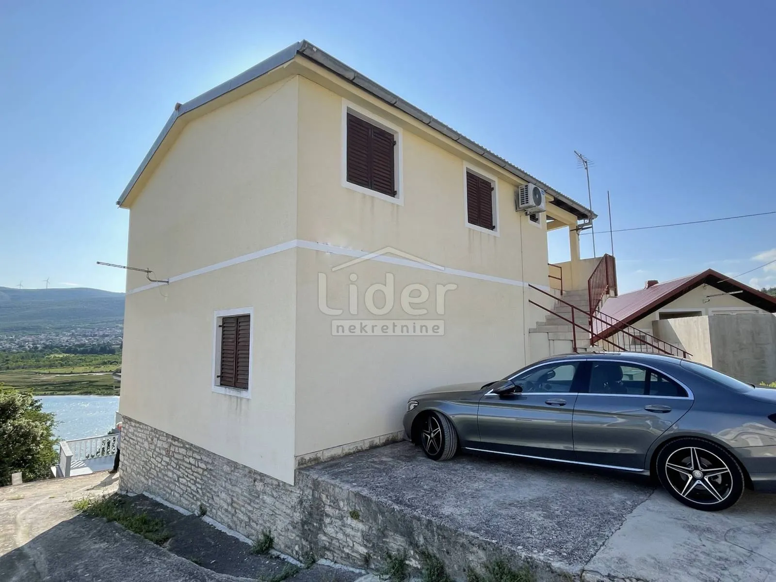 donji karin, kuću sa 5 apartmana prodajemo - slika 4