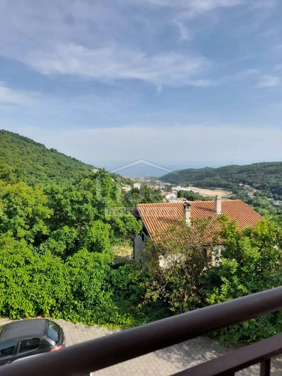 kuća sa bazenom i predivnom okućnicom - slika 44
