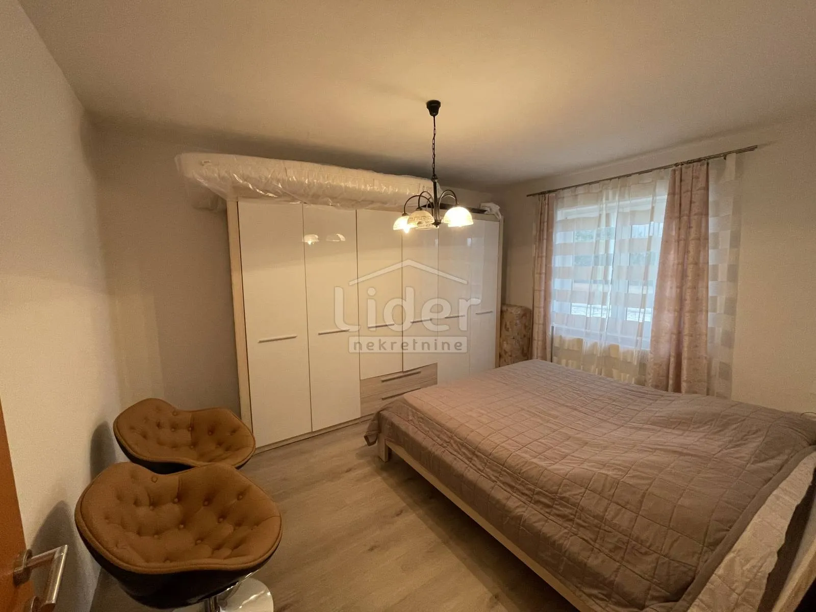 apartmanska kuća na traženoj lokaciji - slika 14