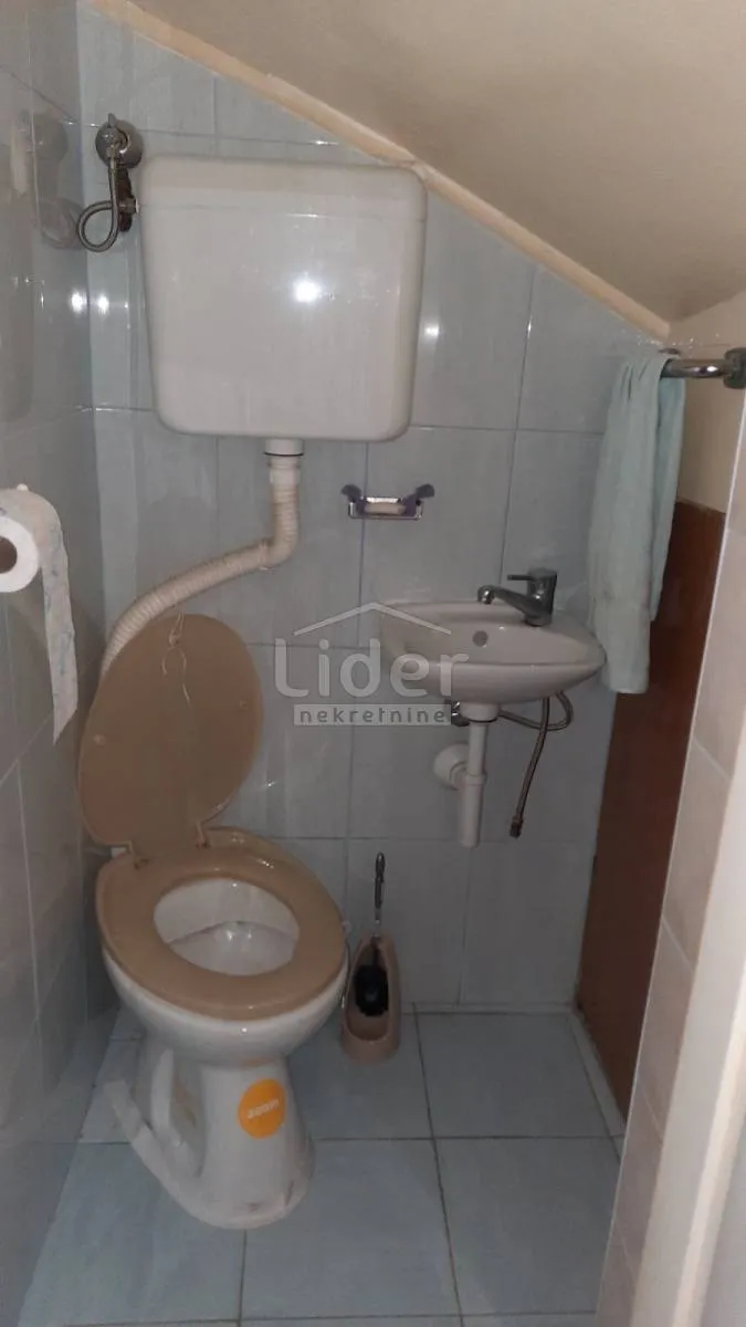 kuća crikvenica, 2 stana, garaža - slika 9