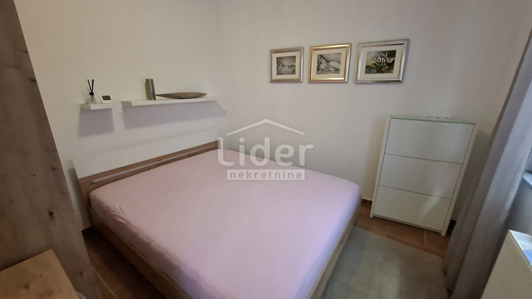 crikvenica-prostran stan s dodatnim apartmanom - slika 17
