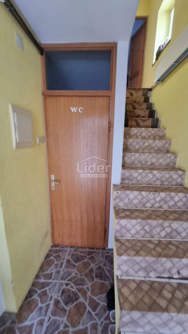 delnice, dvojna kuća od 100m2, p+1, okućnice 320m2 - slika 7
