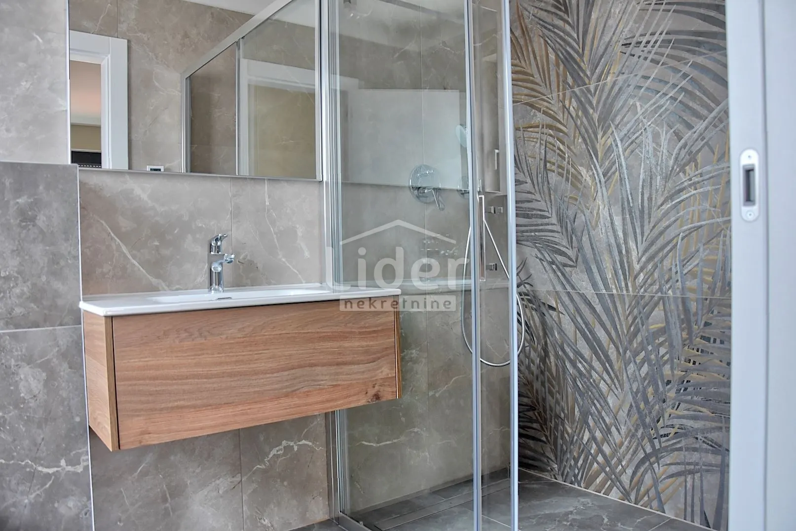 penthouse sa prekrasnim pogledom na top lokaciji! - slika 19