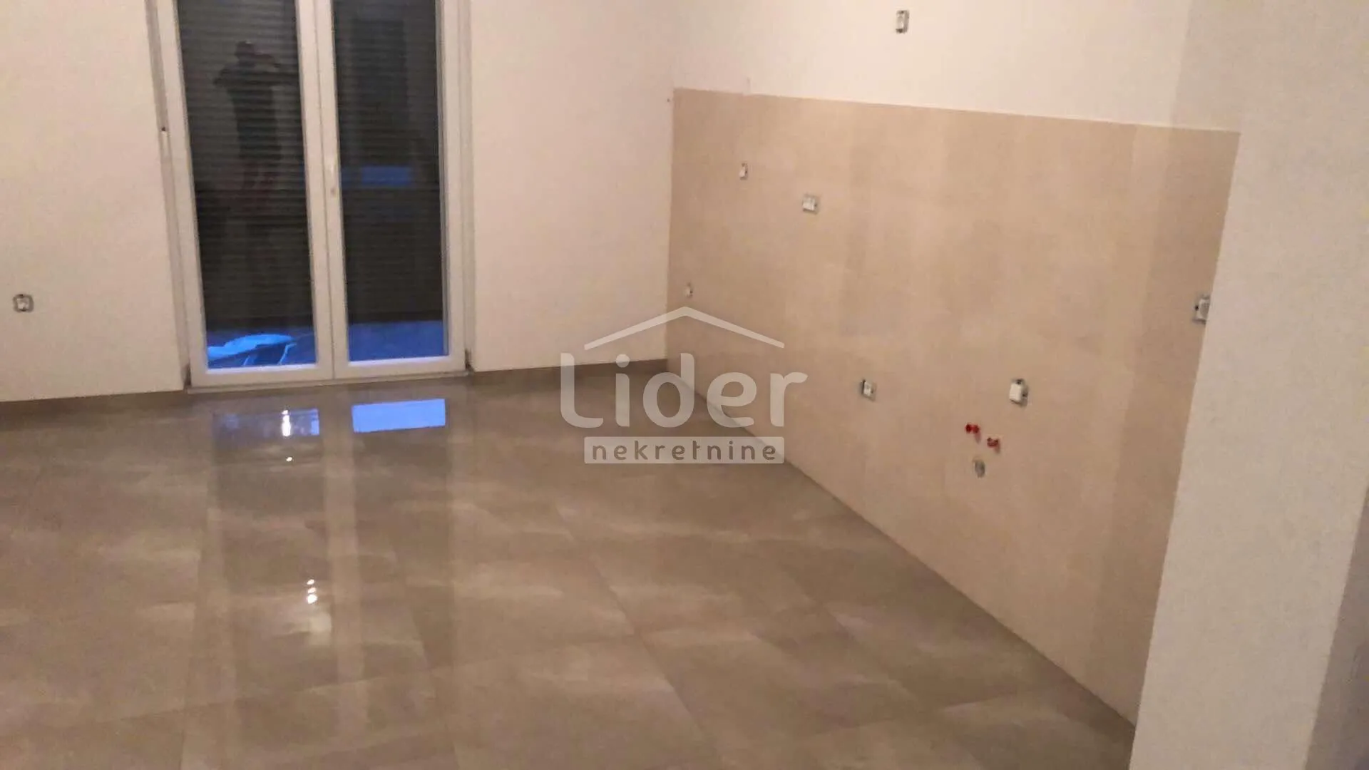 novogradnja s bazenom u okolici pule - slika 2