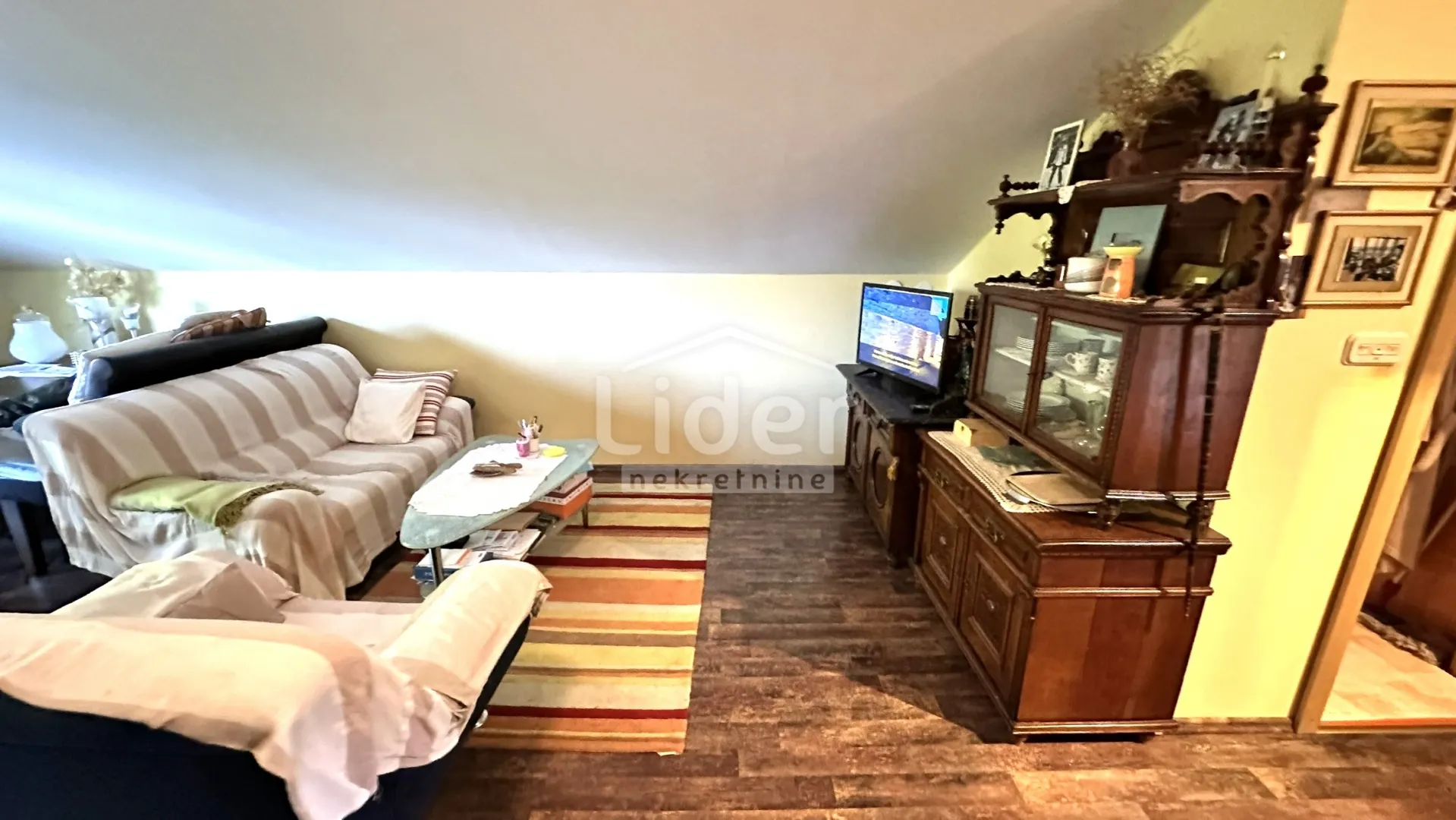 donji karin, kuću sa 3 stana prodajemo - slika 9