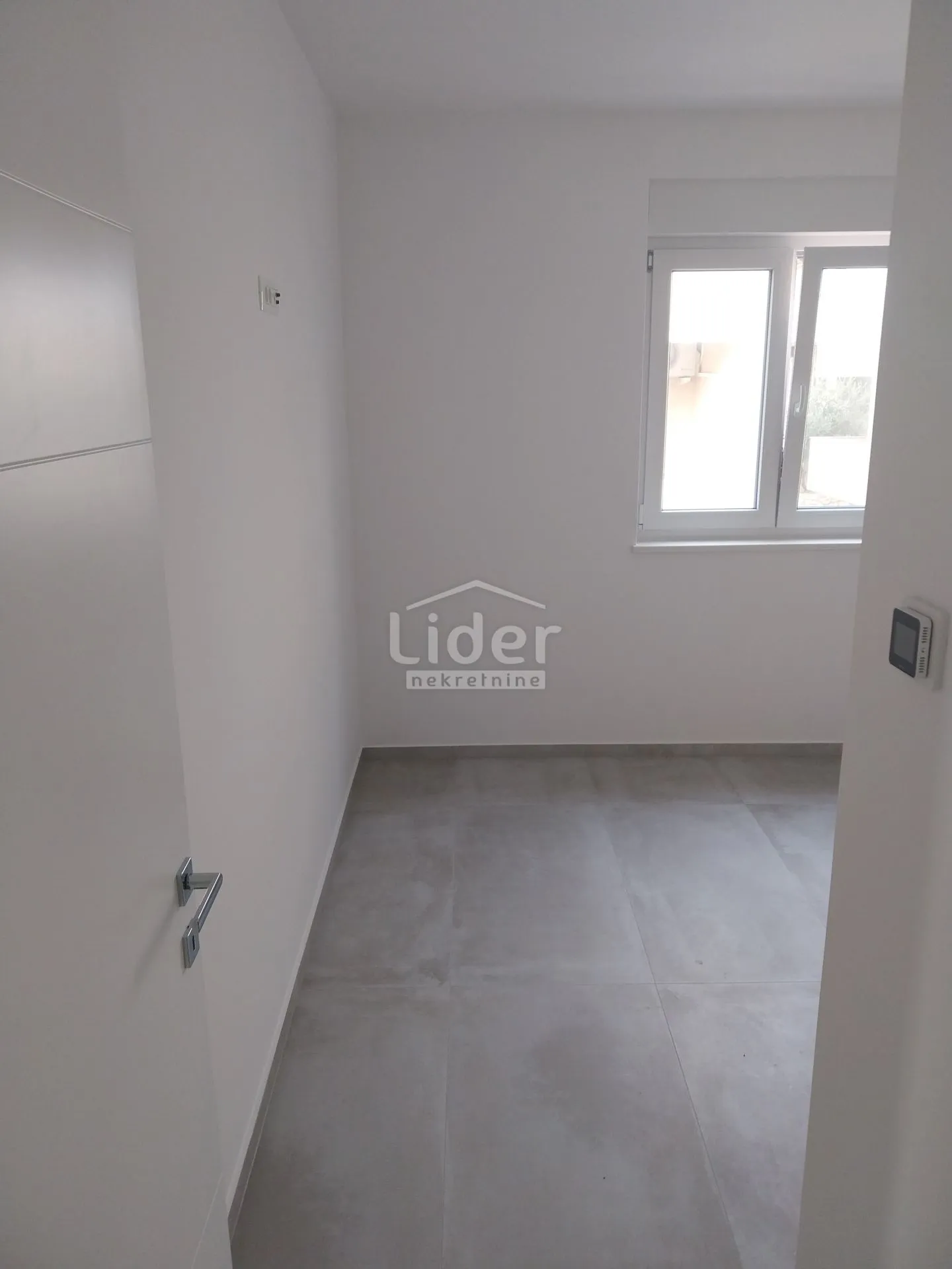penthouse 127,14 m2, 30m od mora, predivan pogled - slika 16