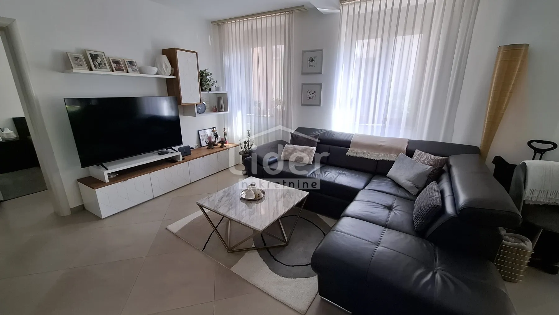 crikvenica-prostran stan s dodatnim apartmanom - slika 4