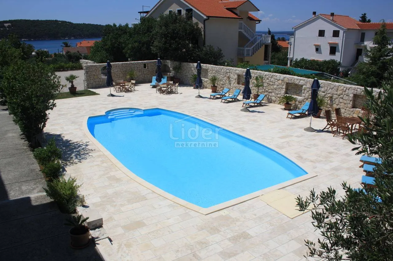 vila s bazenom, rab, barbat - slika 5