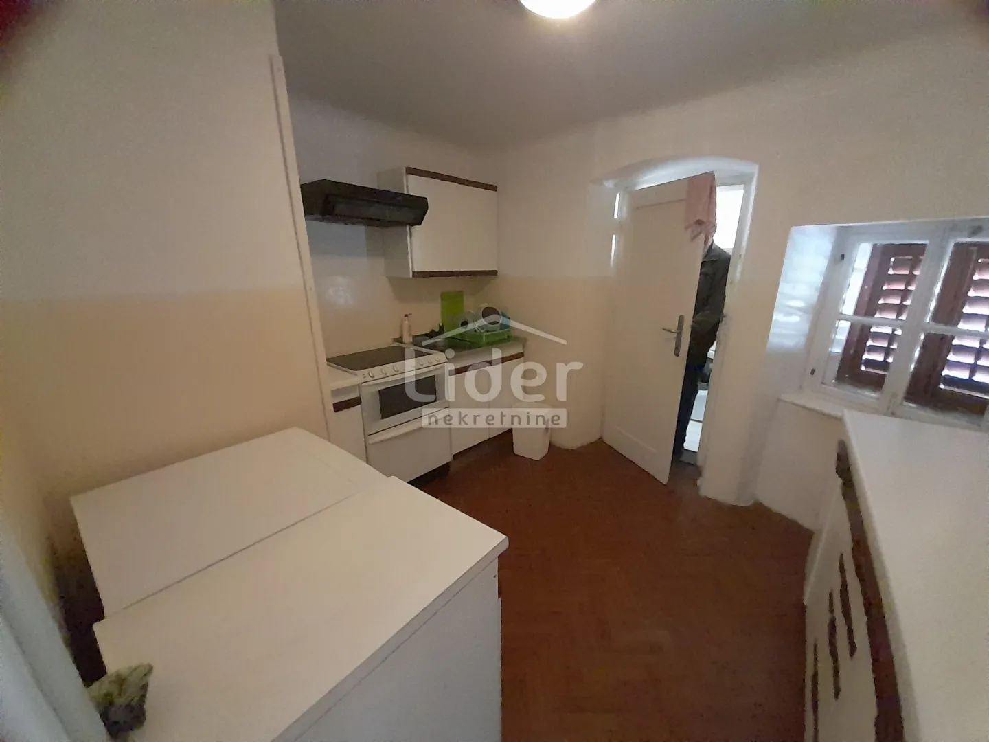 mali lošinj- stan u centru 90m2 - slika 3