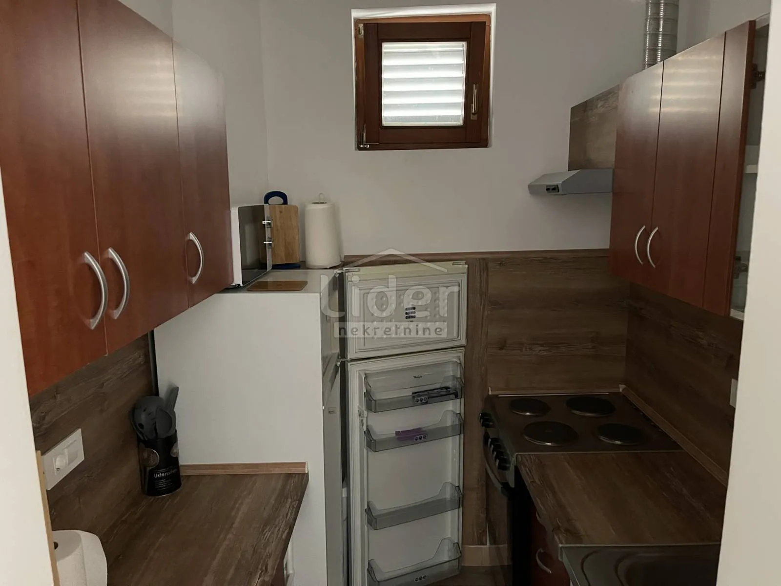 kuća sa 3 stana na samo 150m od mora - slika 11