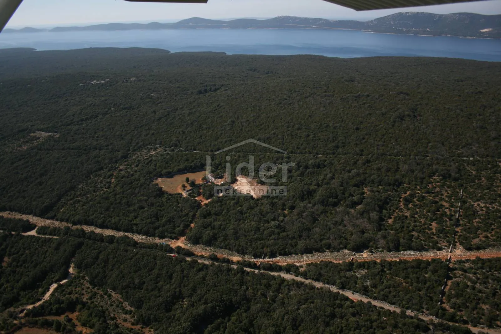 samostojeća kuća mali lošinj 60m2, zemljište 76.000m2 - slika 13