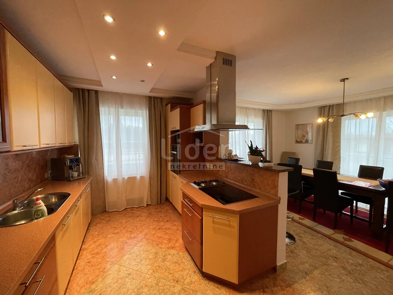 apartmanska kuća na traženoj lokaciji - slika 13