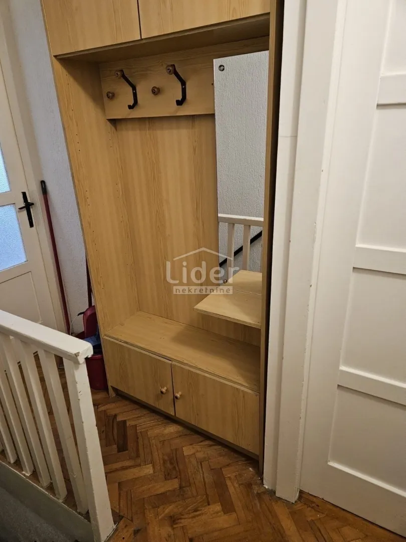 cres, centar, 15 m od mora! - slika 6