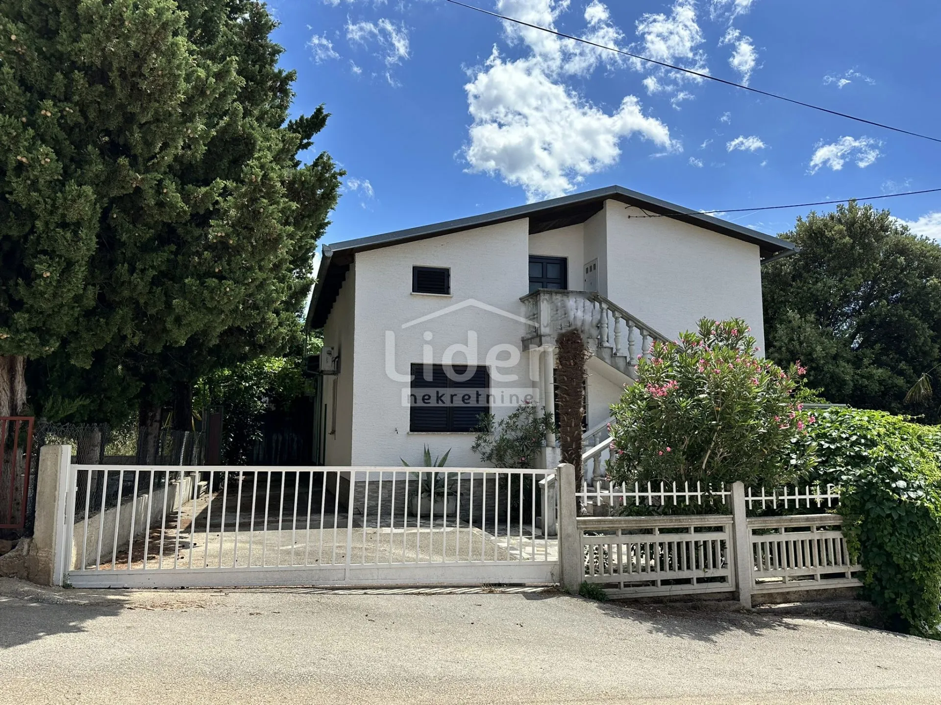 kruševo, šušnjar, kuću sa 4 apartmana prodajemo - slika 2