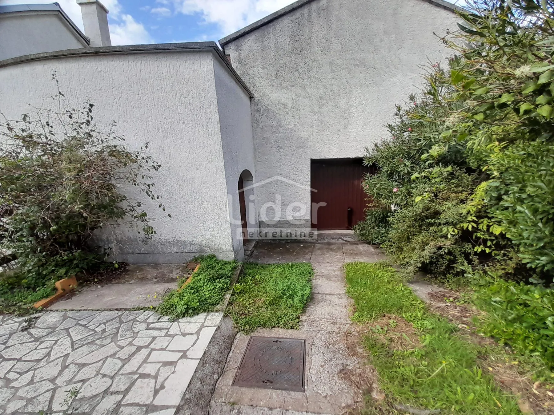 bribir - dvije kuće sa velikom okućnicom - slika 3