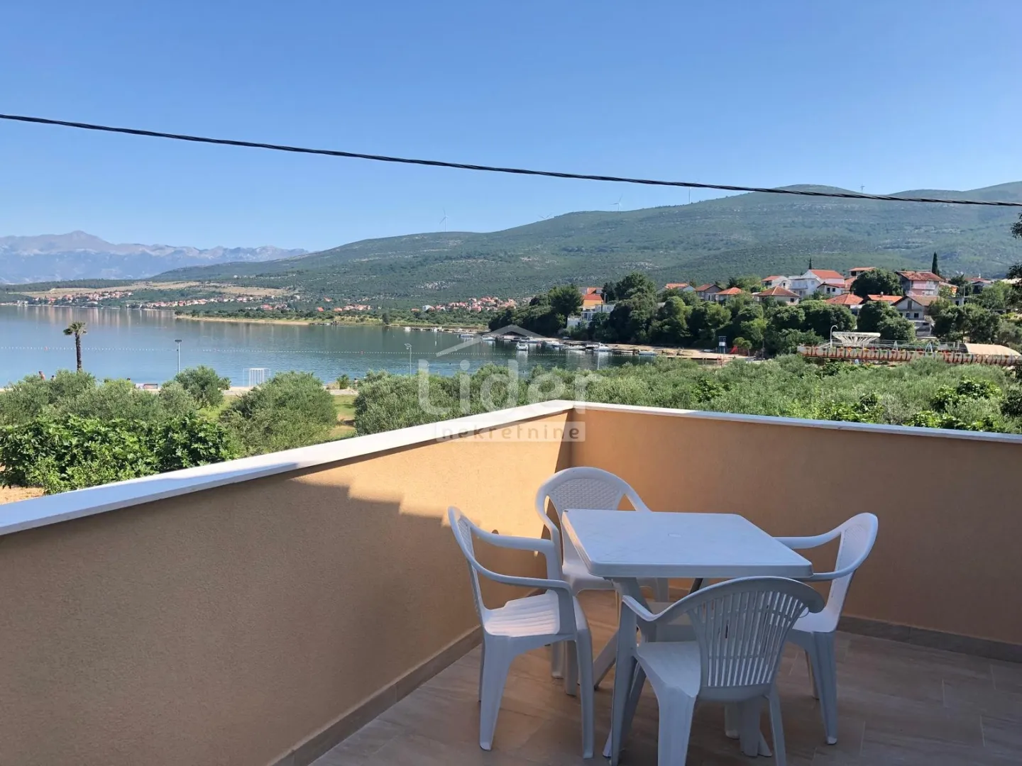 gornji karin, kuću u prvom redu do mora i plaže prodajemo - slika 10