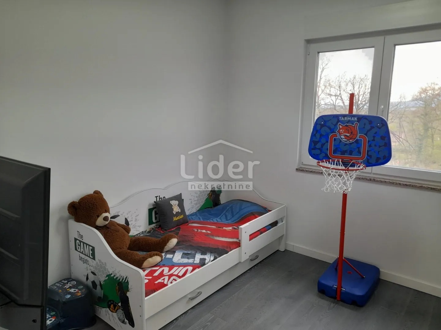trosobni stan 97m2 s vrtom od 107m2 - slika 10