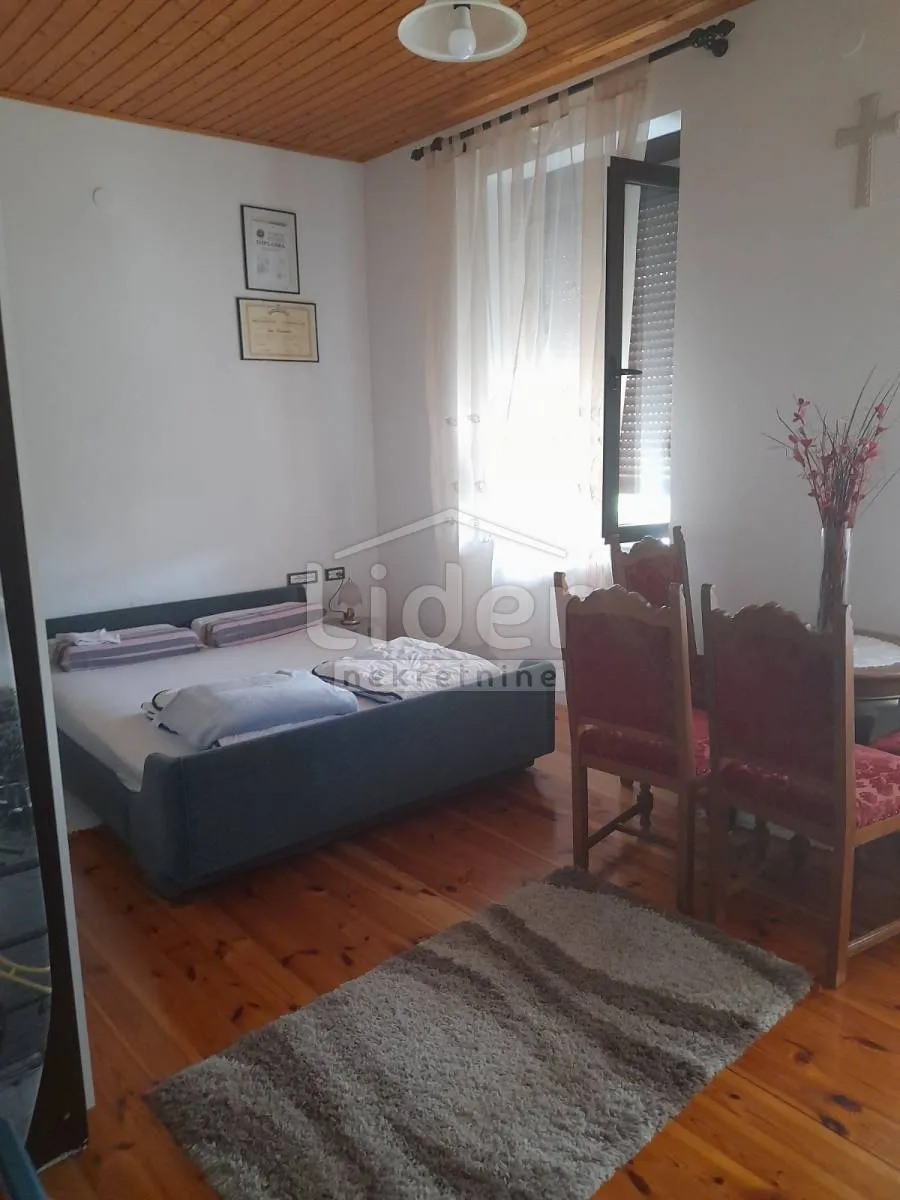 stan u centru kastva 92 m2 sa balkonom - slika 9