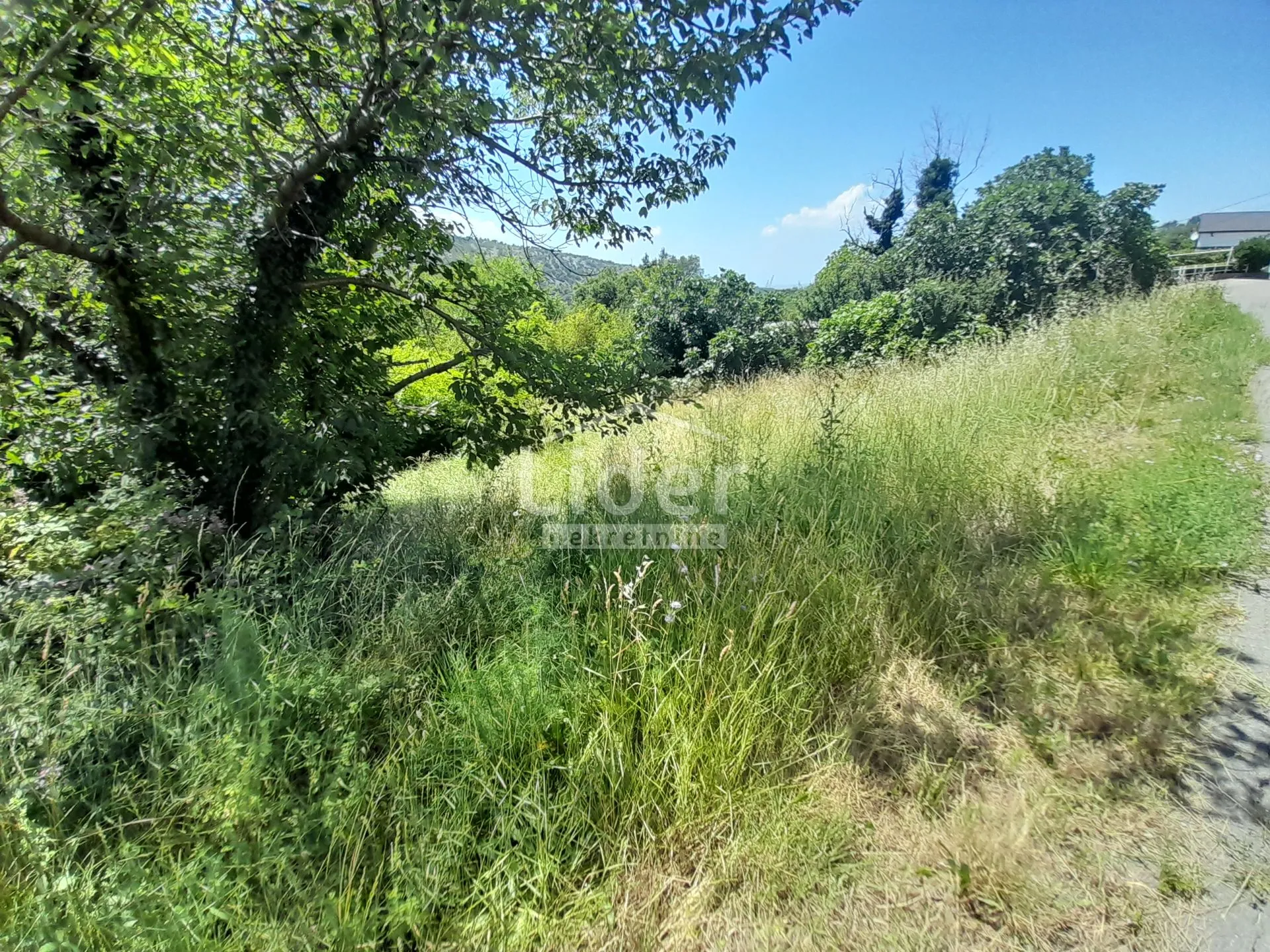 ruševna kuća s velikim građevinskim terenom - slika 3
