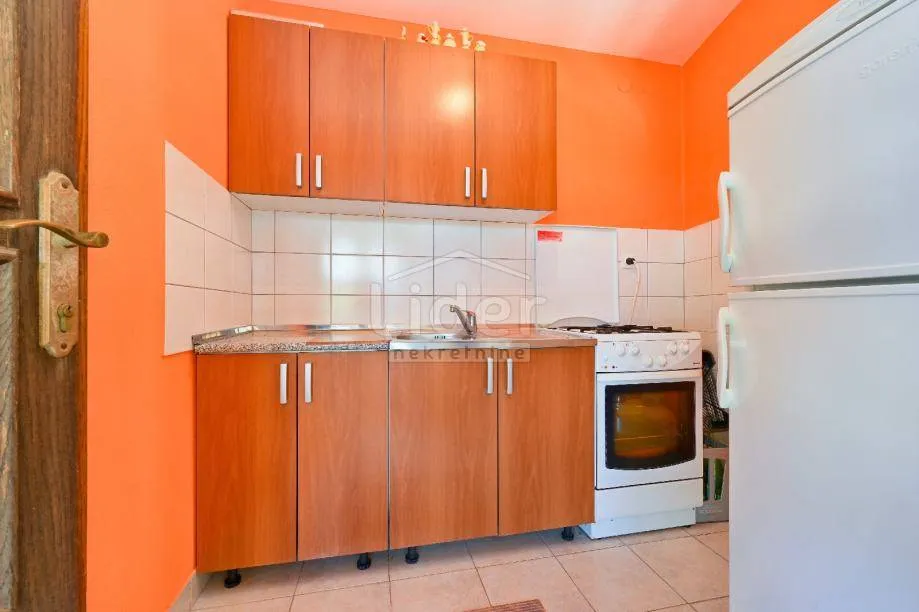 malinska kuća s 2 stana i okućnicom od 330m2 - slika 14