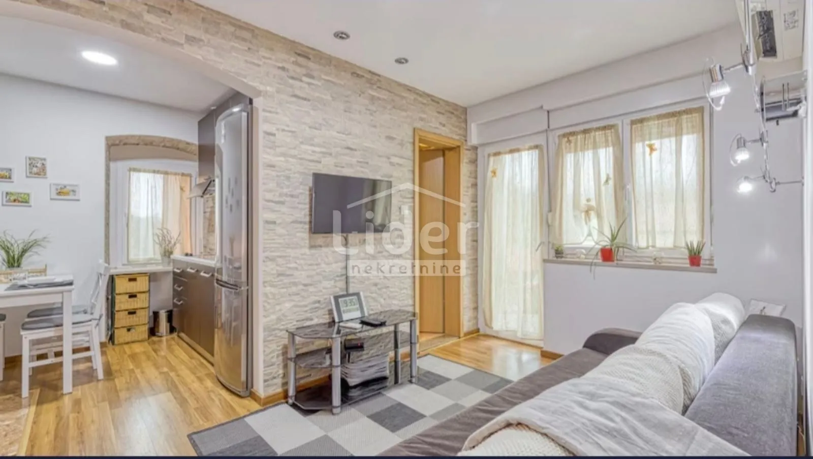 jušići stan sa studio apartmanom i terasom - slika 4