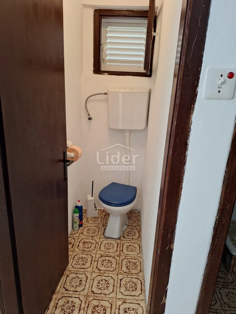 dvojna kuća u pagu, 100m2- dva apartmana, 300m od mora - slika 20