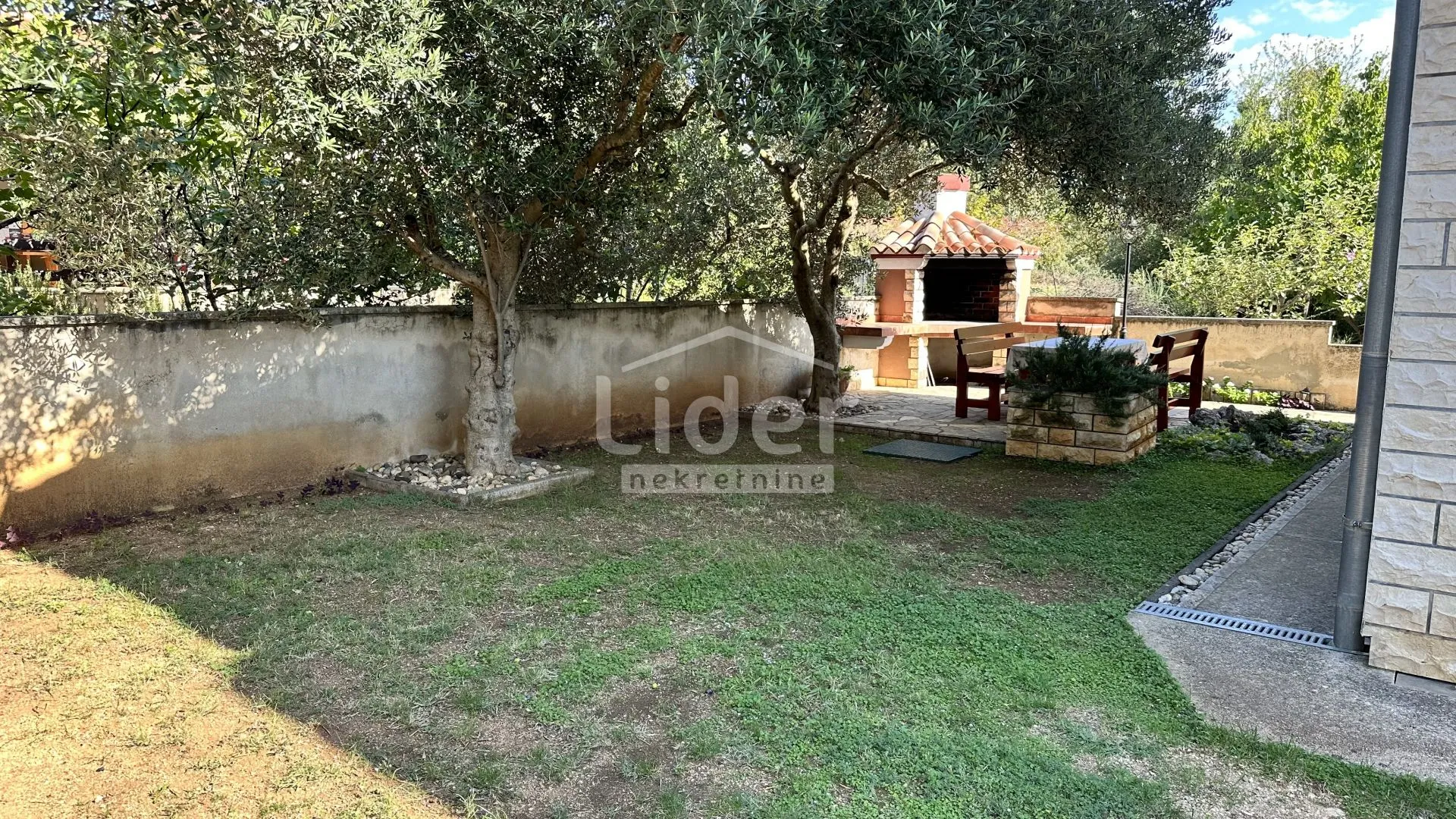 ribnica, samostojeću kuću prvi red do mora prodajemo - slika 33