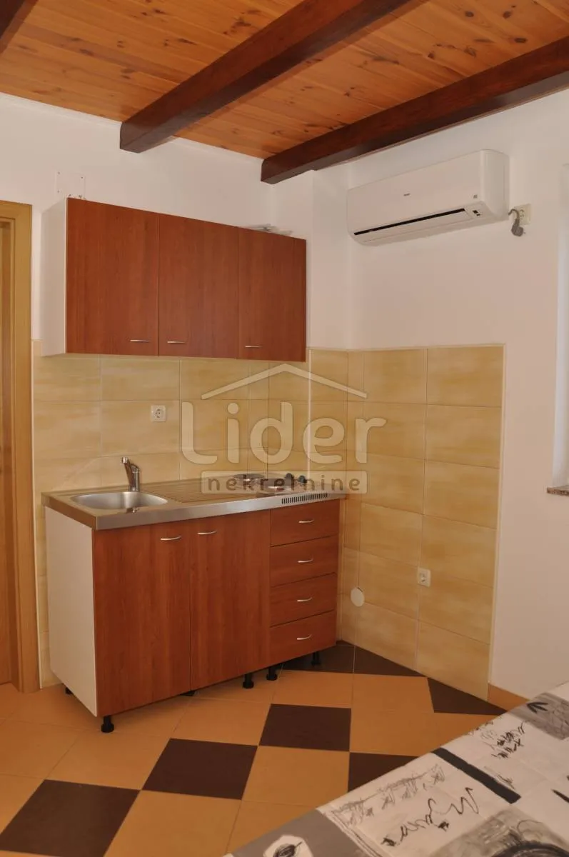 lopar, san marino, apartmanska kuća s restoranom - slika 24