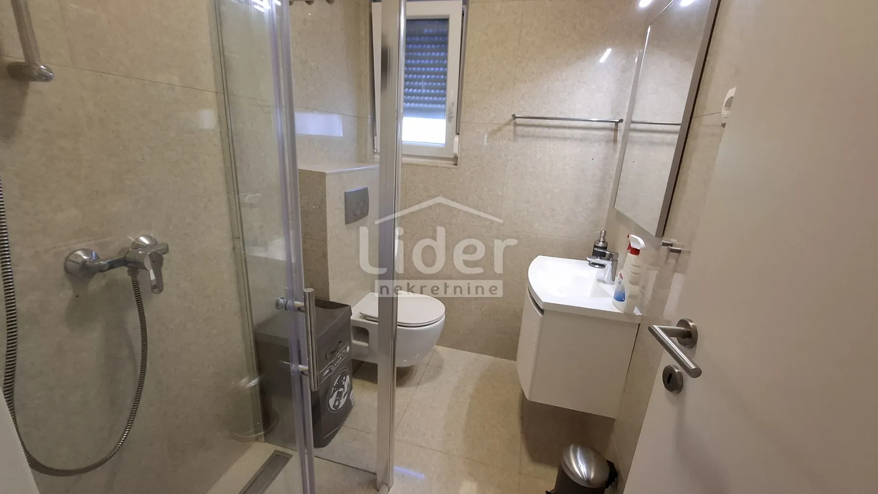 matulji-kuća sa tri apartmana - slika 7