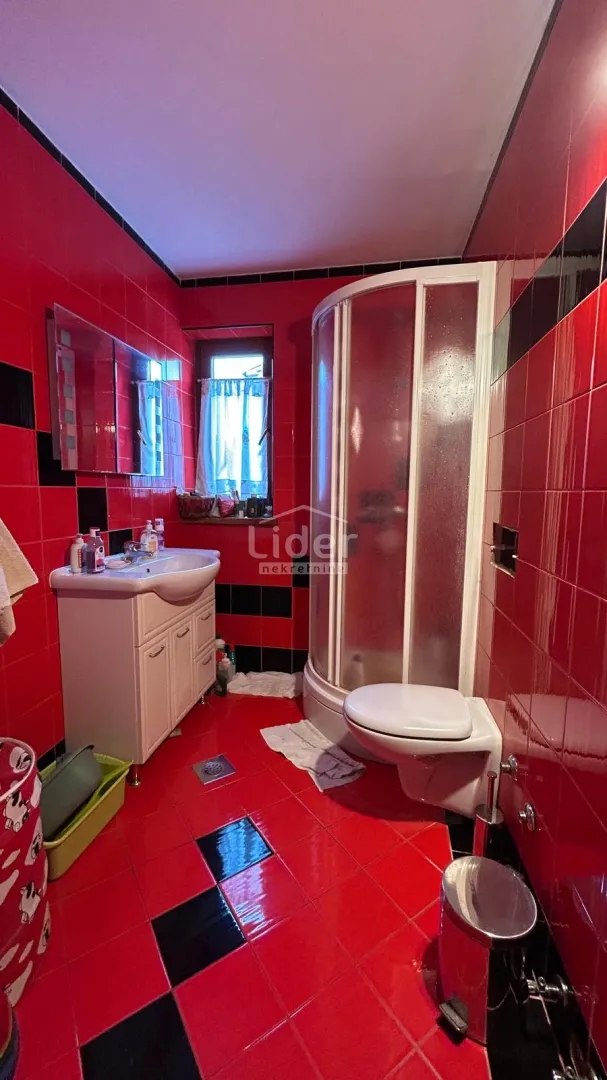 pomer, medulin, novija kuća 250m2 na samo 150m od mora - slika 12