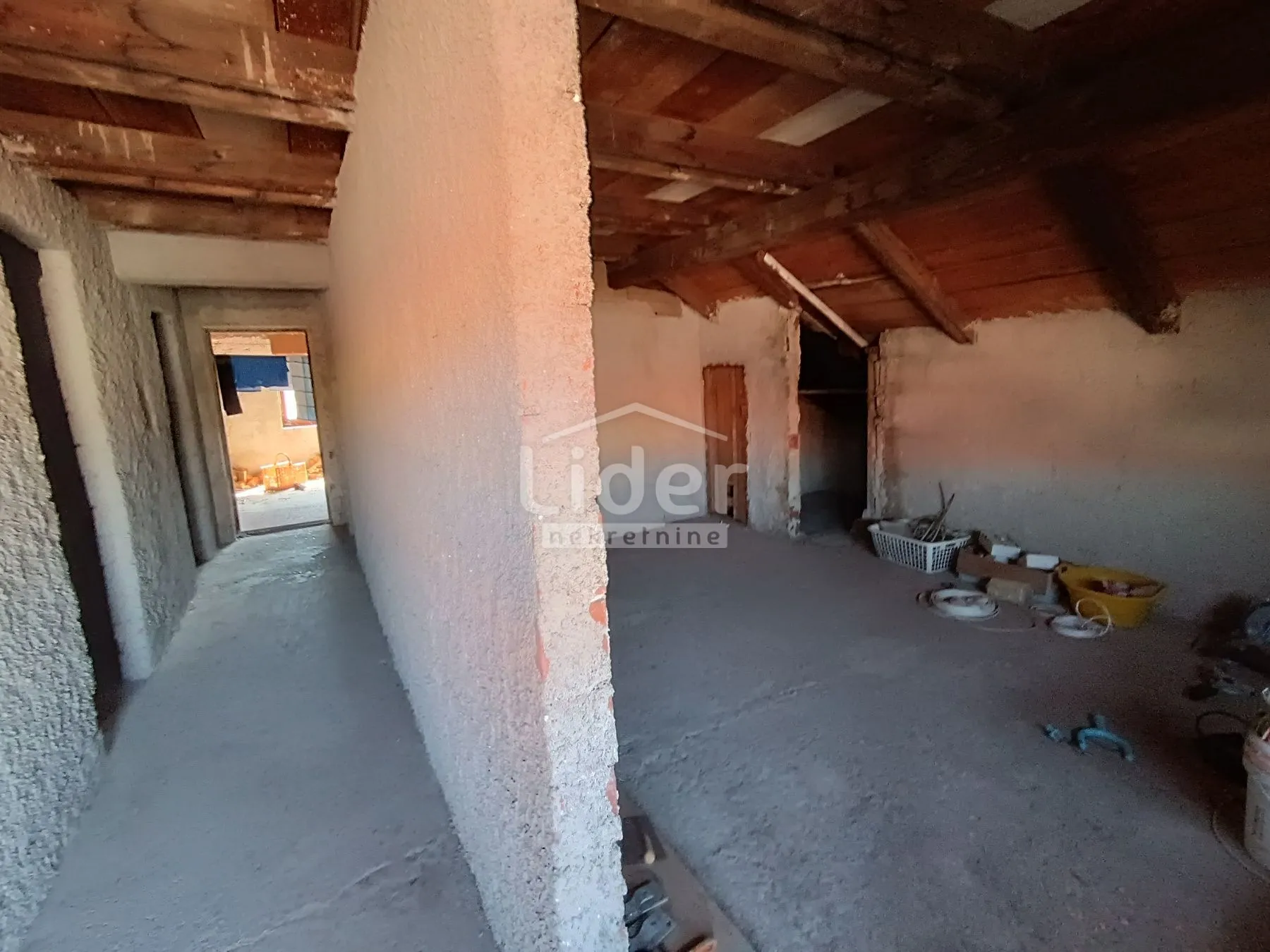 zamet kuća sa 4 stana, 1 zona, 385.000 € - slika 25