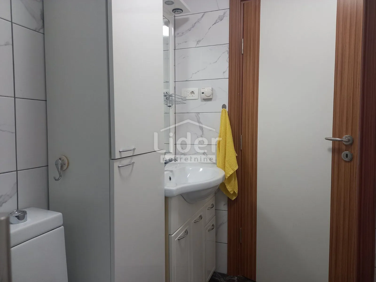 jušići četiri manje kuće s okućnicom i dvorištem - slika 13